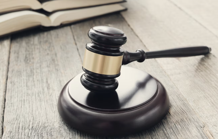 court hammer and books